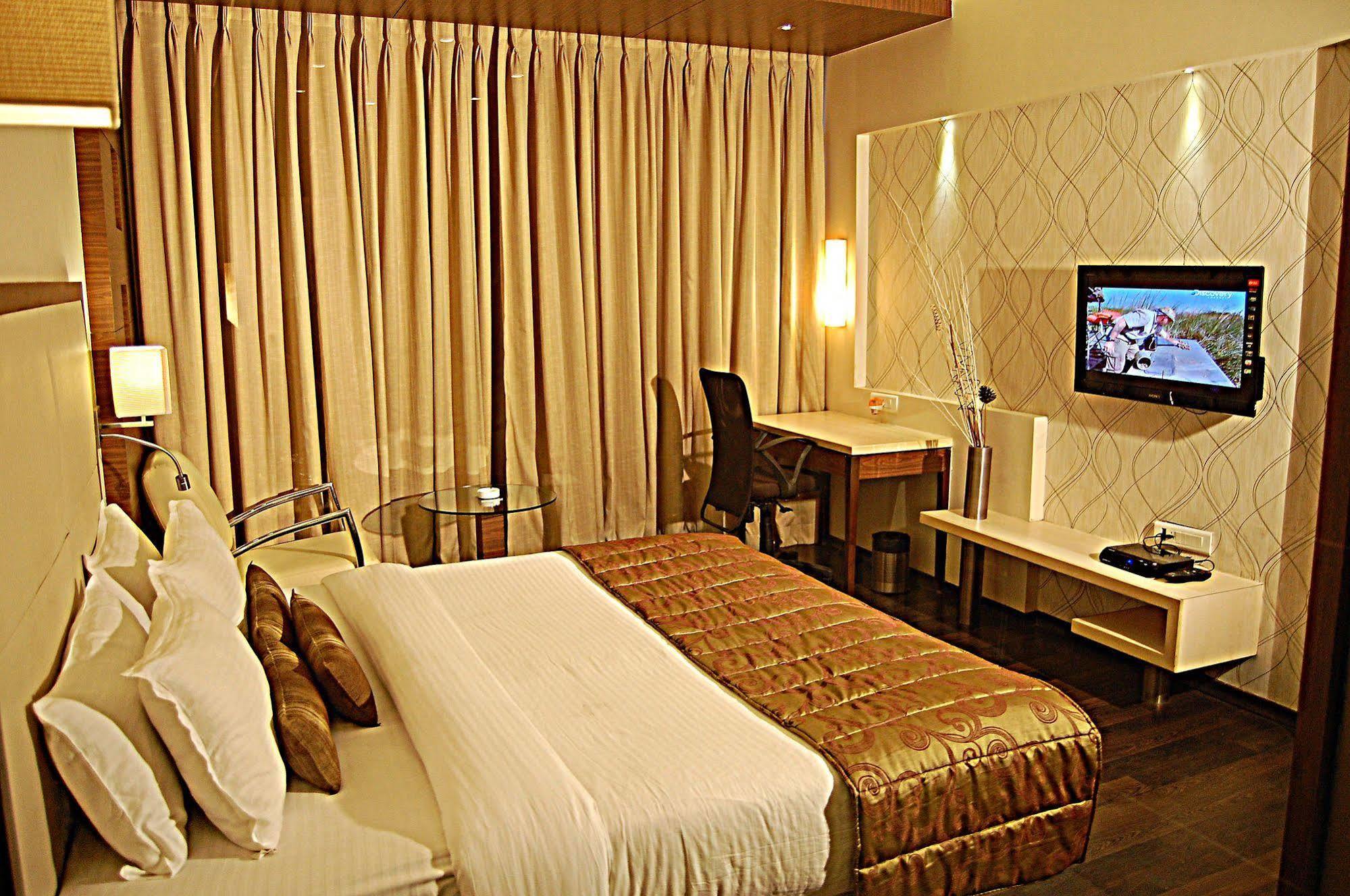 Sentosa Resorts Chinchvad Extérieur photo